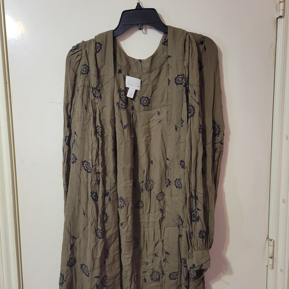 Hinge Khaki and Navy Floral Apparel